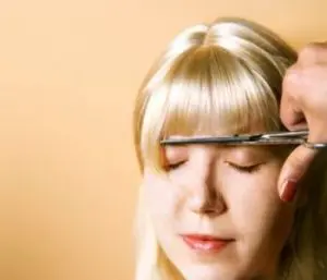 おでこが狭いと前髪が浮くのは何故 原因と綺麗に直す方法 似合う髪型も紹介 Boniful ボニフル