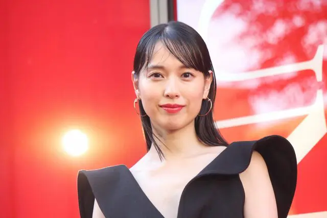 笑顔の戸田恵梨香の写真